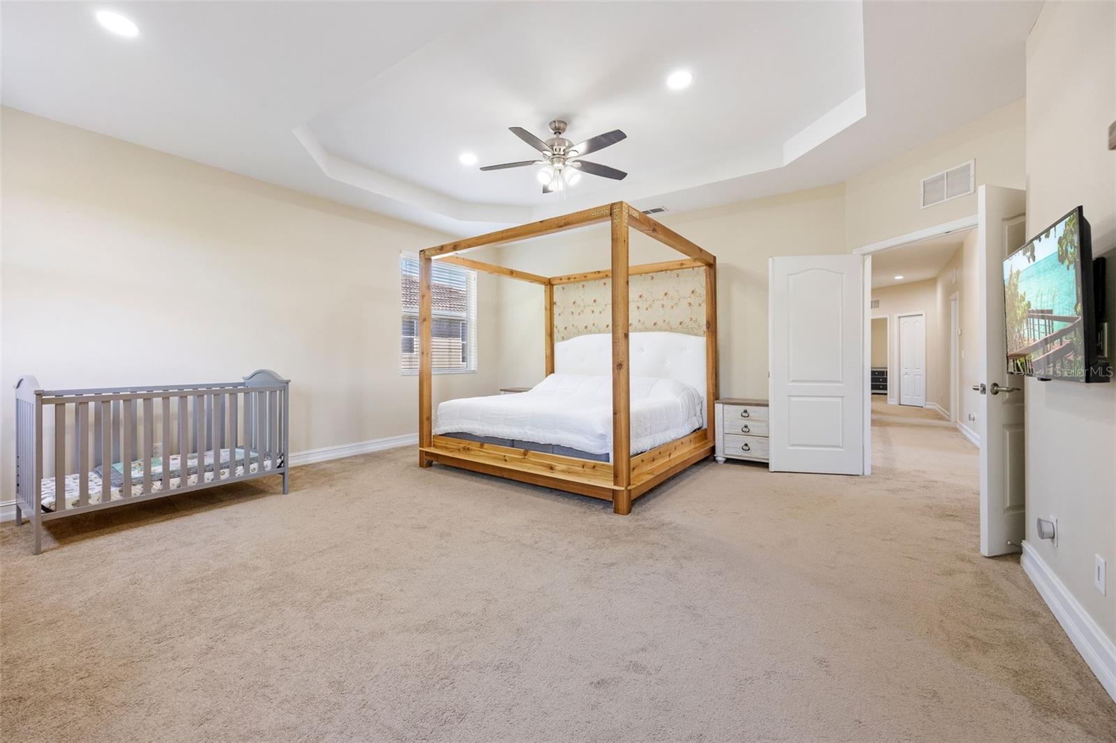 Listing photo id 15 for 10261 Silver Palm Drive