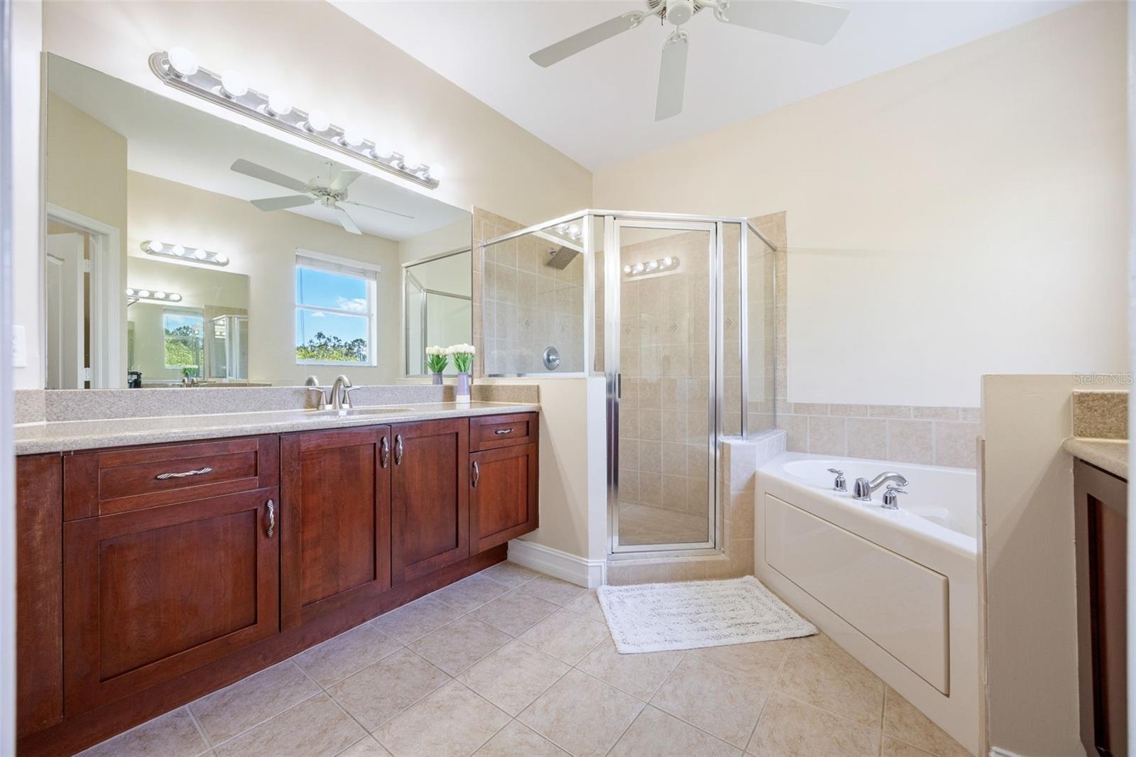 Listing photo id 16 for 10261 Silver Palm Drive
