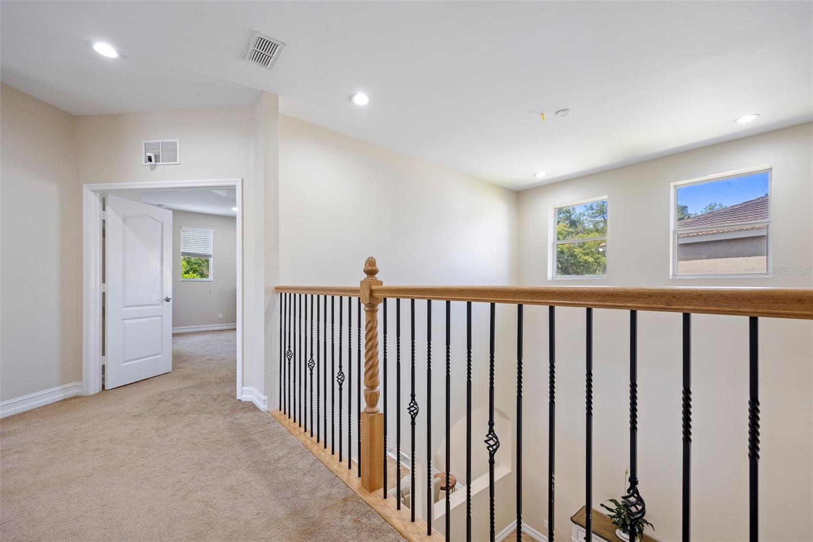 Listing photo id 17 for 10261 Silver Palm Drive