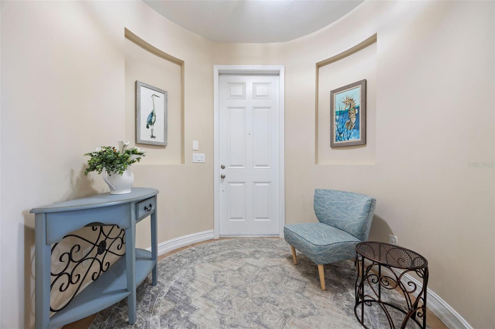 Listing photo id 0 for 10261 Silver Palm Drive