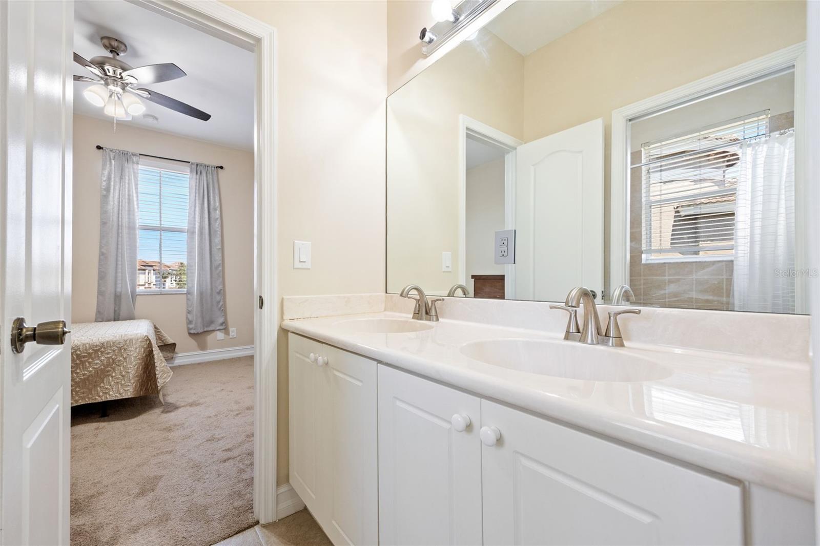 Listing photo id 23 for 10261 Silver Palm Drive