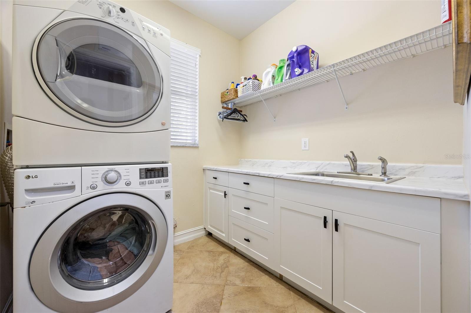 Listing photo id 26 for 10261 Silver Palm Drive