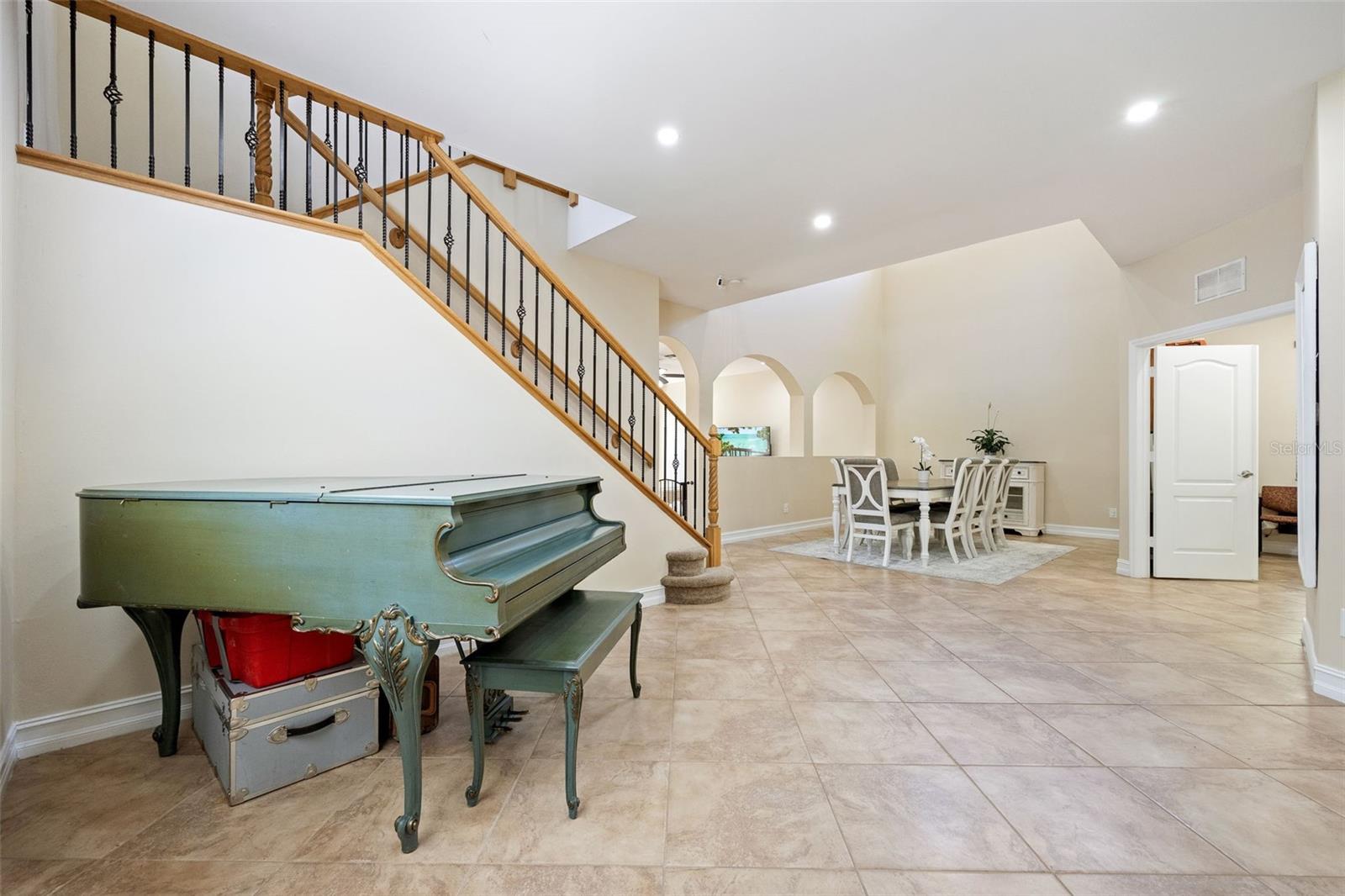 Listing photo id 1 for 10261 Silver Palm Drive