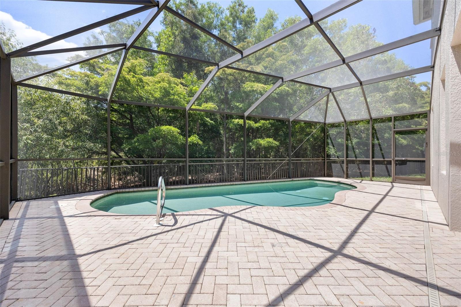 Listing photo id 29 for 10261 Silver Palm Drive