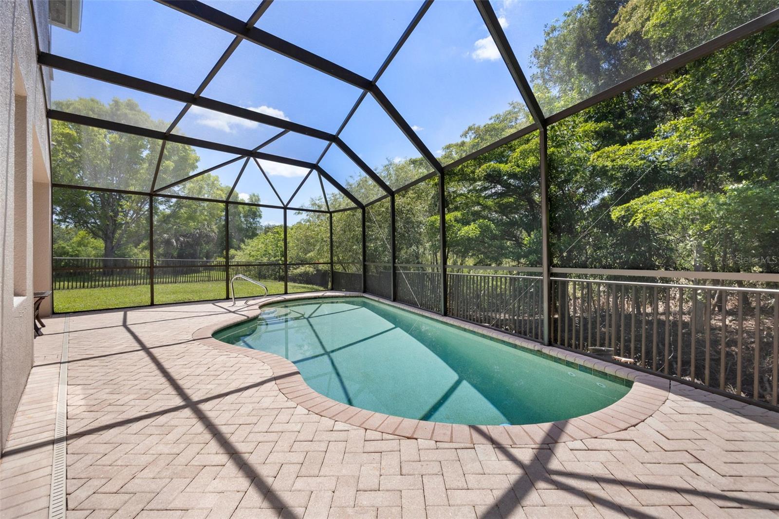 Listing photo id 31 for 10261 Silver Palm Drive