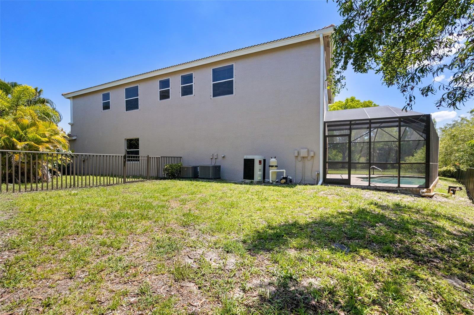 Listing photo id 33 for 10261 Silver Palm Drive