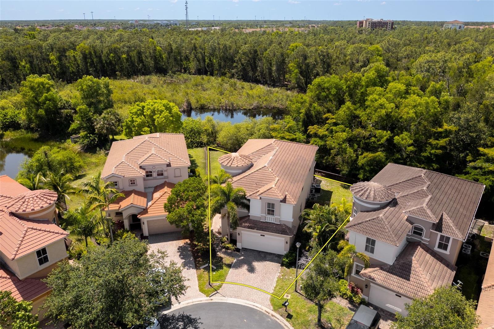 Listing photo id 36 for 10261 Silver Palm Drive