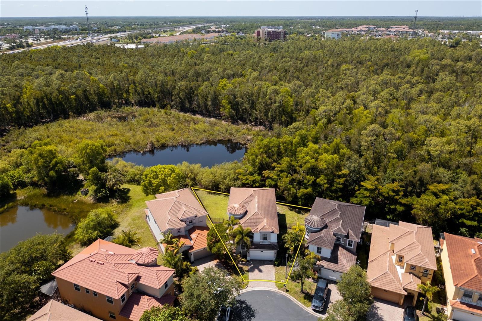 Listing photo id 37 for 10261 Silver Palm Drive