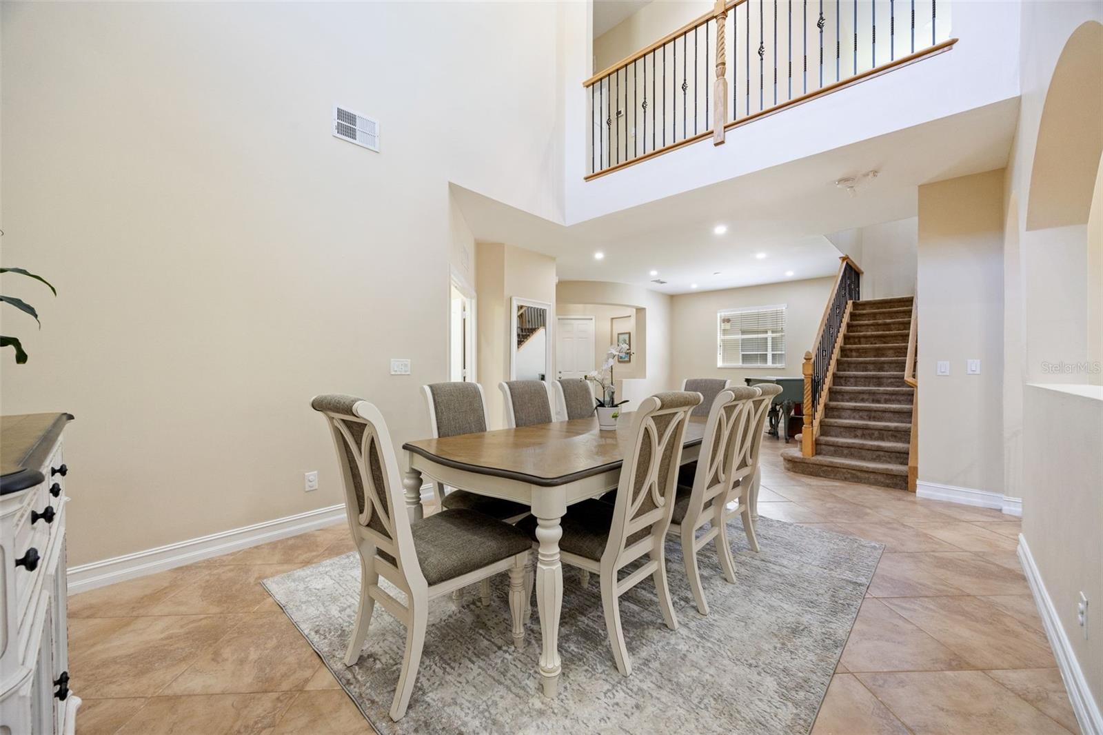 Listing photo id 2 for 10261 Silver Palm Drive