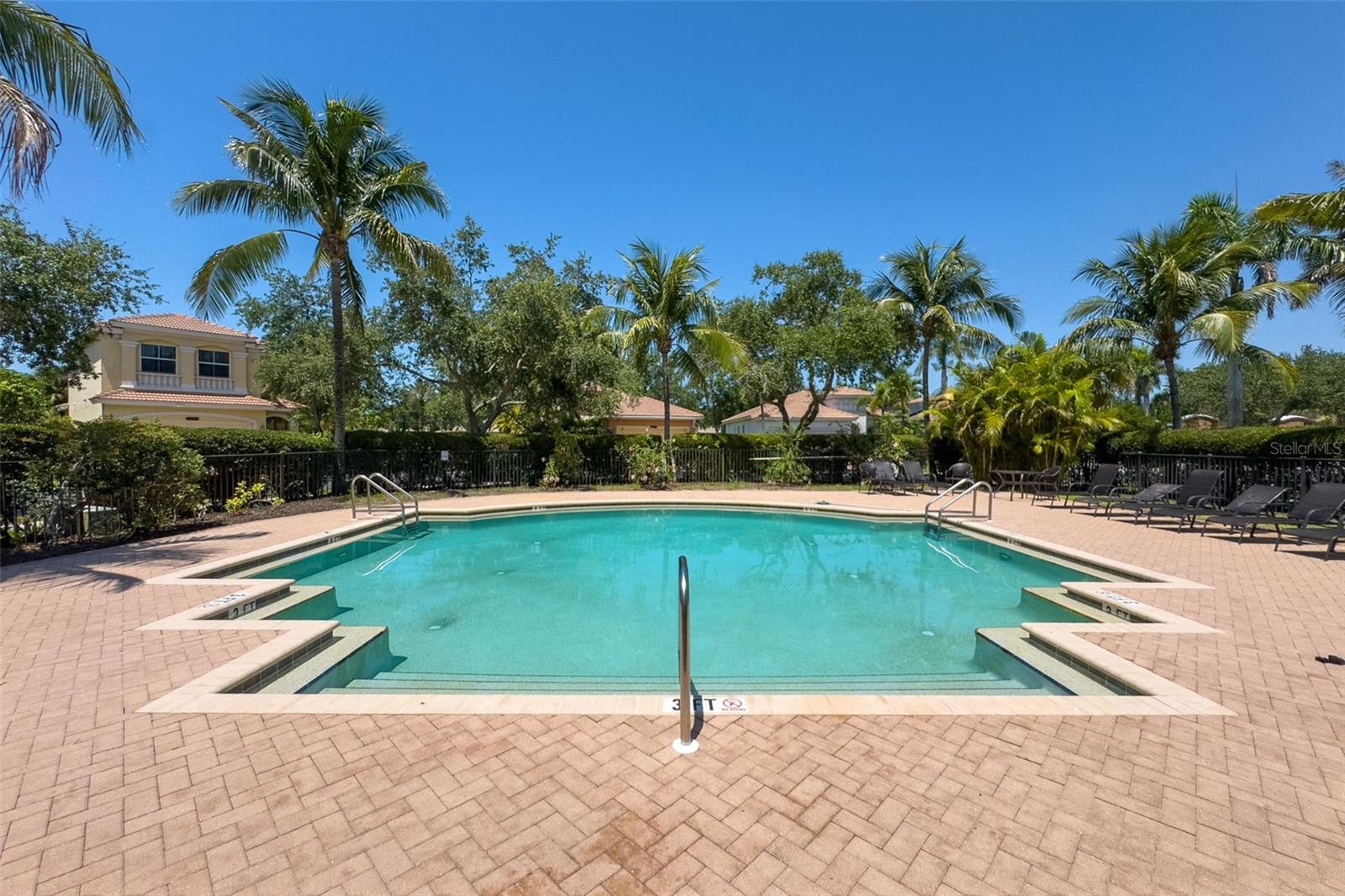 Listing photo id 42 for 10261 Silver Palm Drive