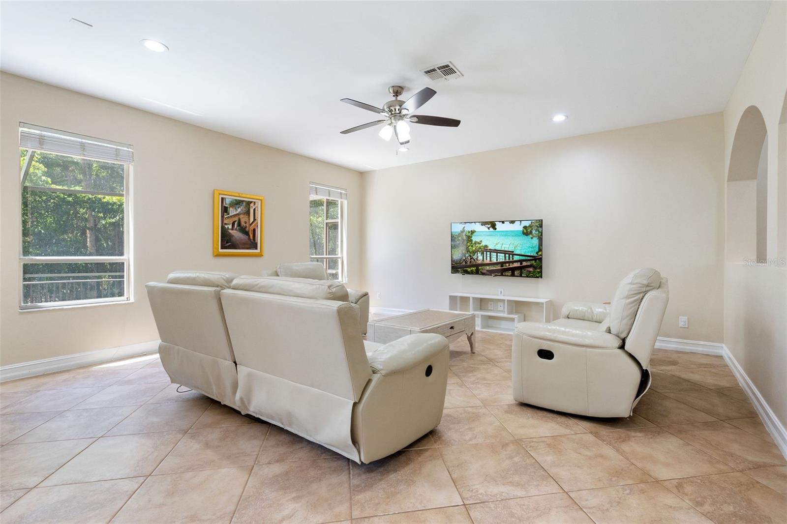 Listing photo id 6 for 10261 Silver Palm Drive