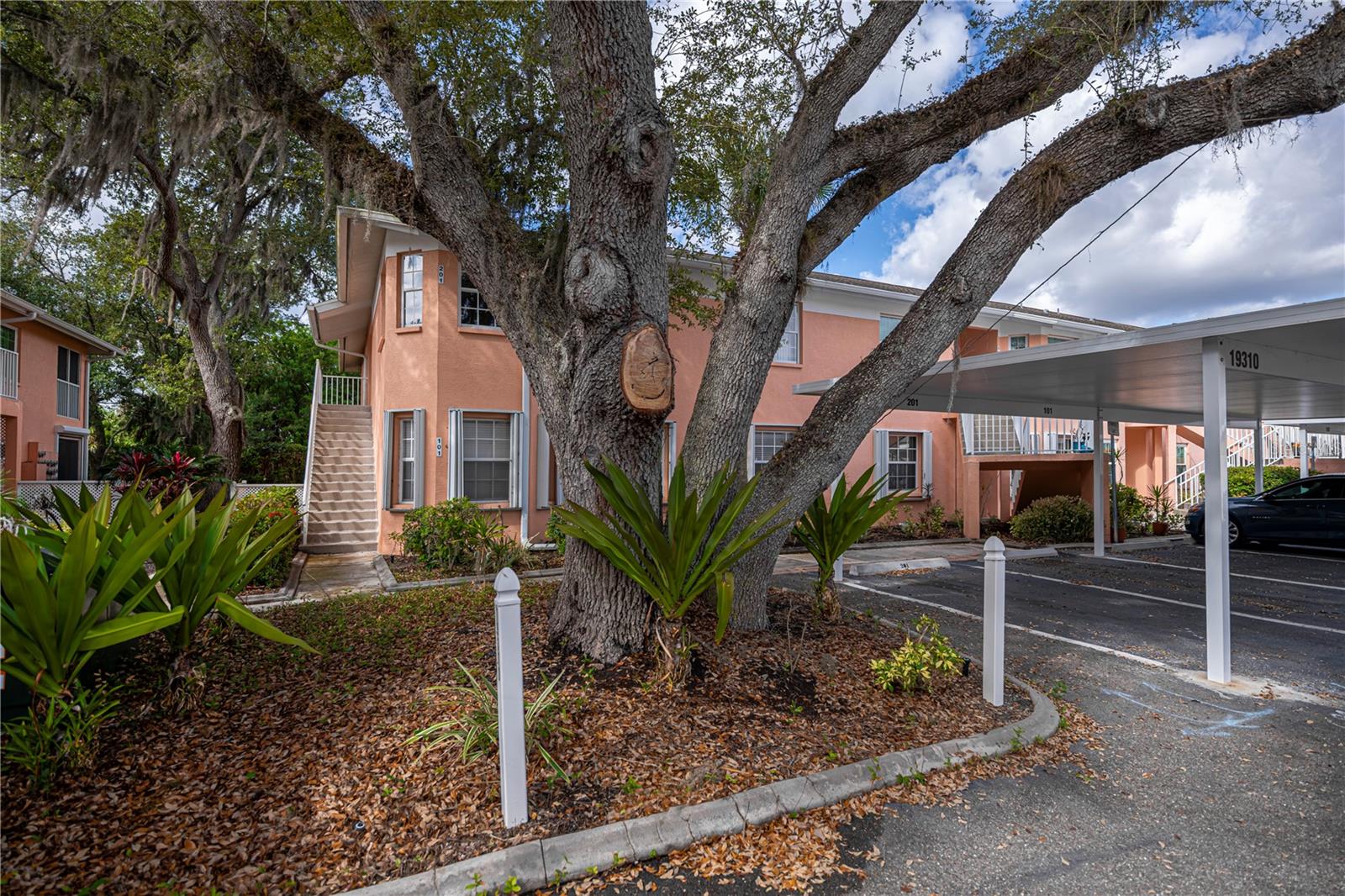 Image 11 of 87 For 19310 Water Oak Drive 101