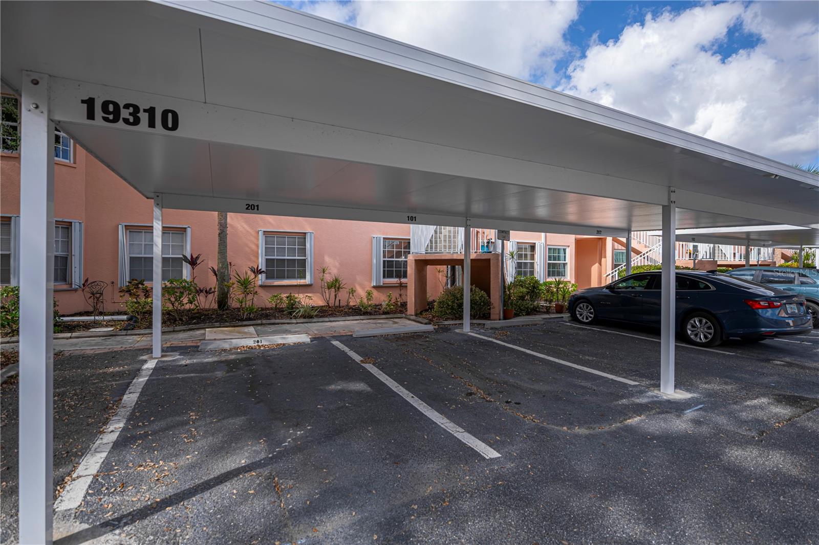 Image 13 of 87 For 19310 Water Oak Drive 101