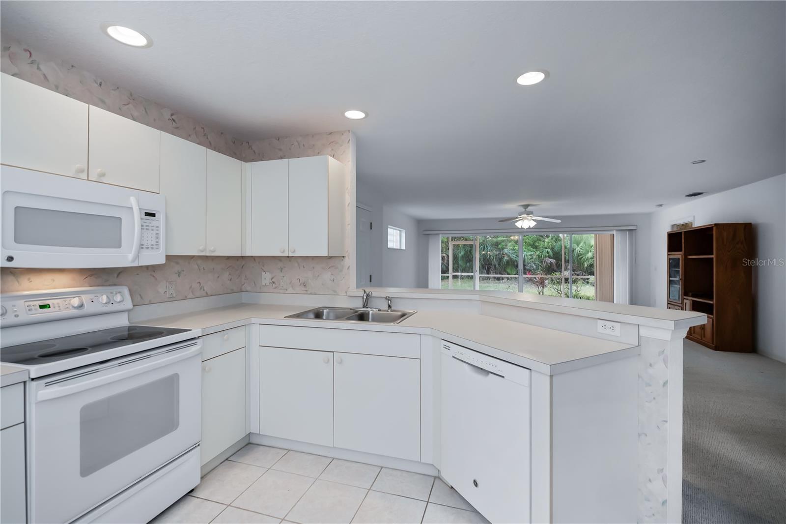 Image 25 of 87 For 19310 Water Oak Drive 101