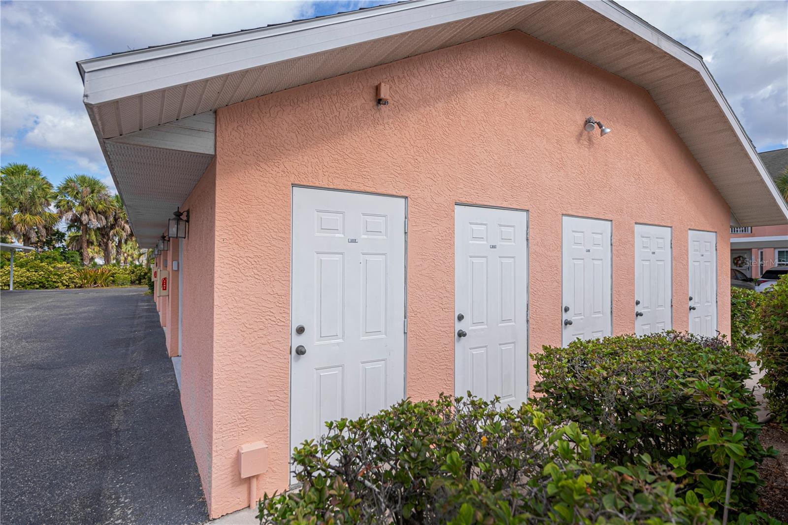 Image 57 of 87 For 19310 Water Oak Drive 101