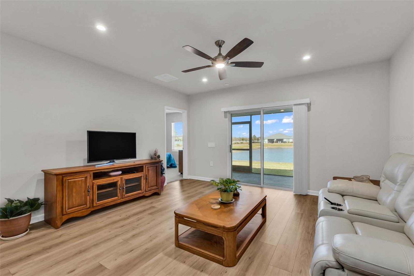 Image 29 of 54 For 1969 Palms Drive