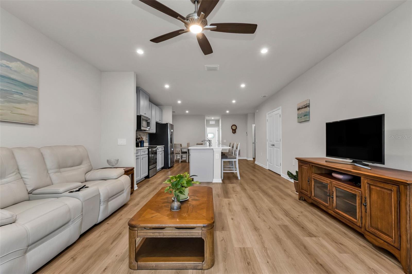 Image 31 of 54 For 1969 Palms Drive