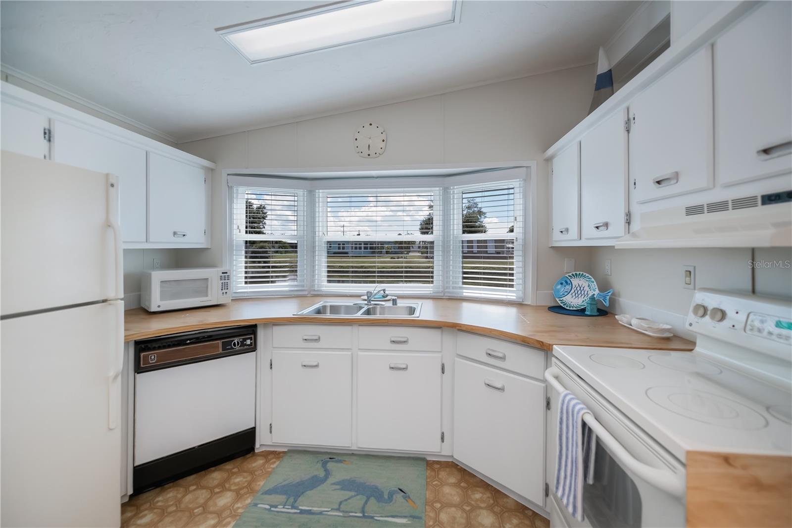 Image 11 of 69 For 749 Watersedge Street