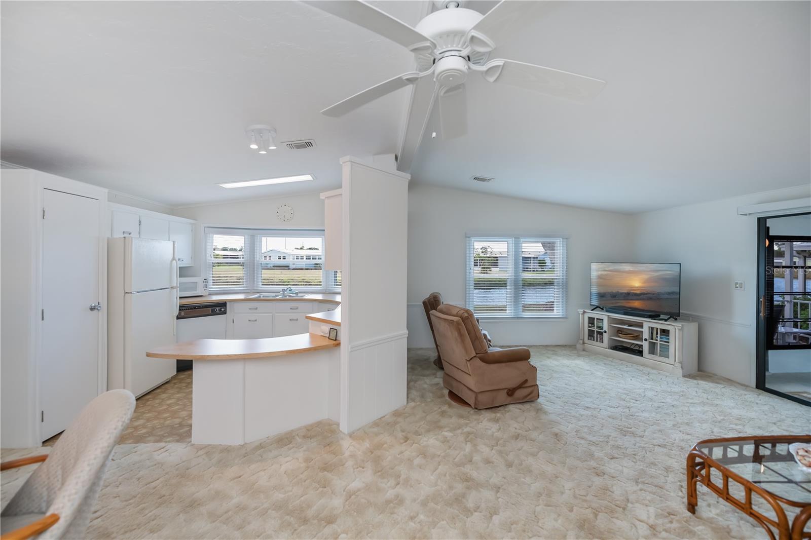 Image 13 of 69 For 749 Watersedge Street