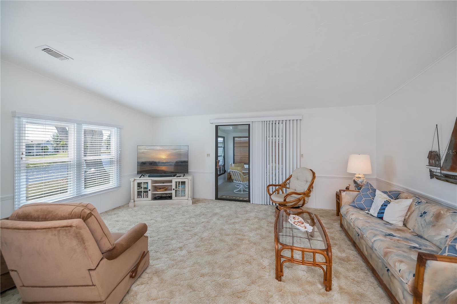 Image 15 of 69 For 749 Watersedge Street