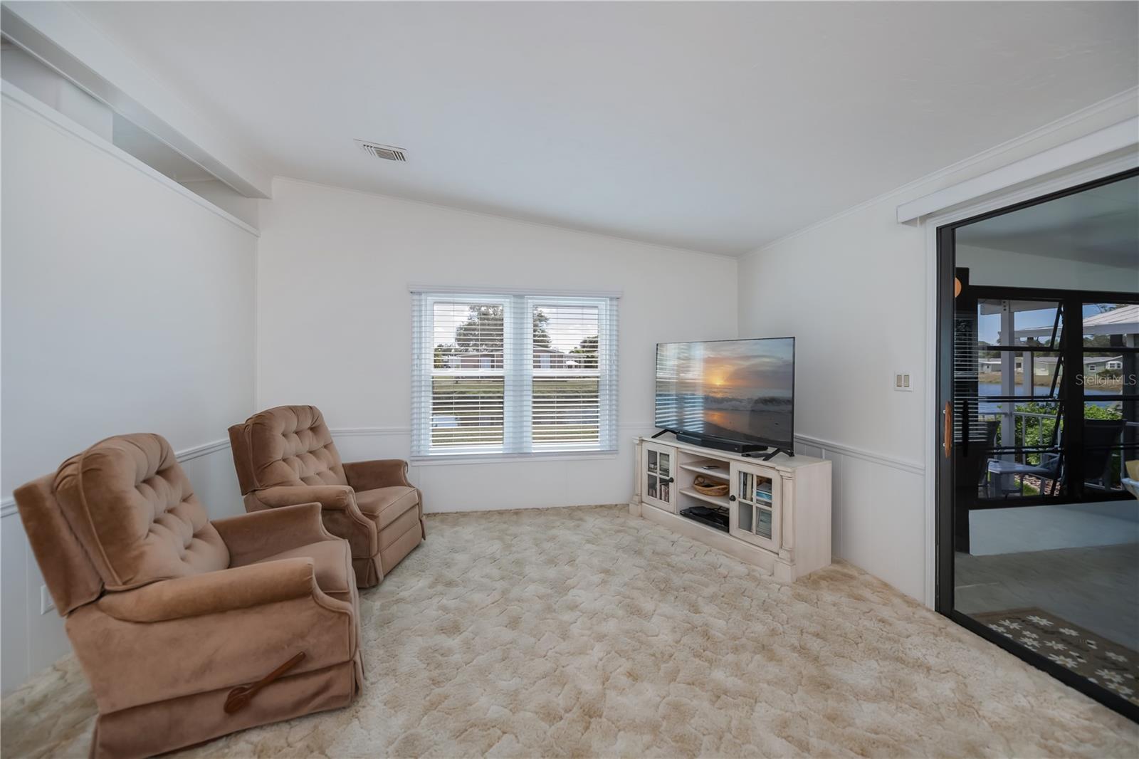 Image 16 of 69 For 749 Watersedge Street