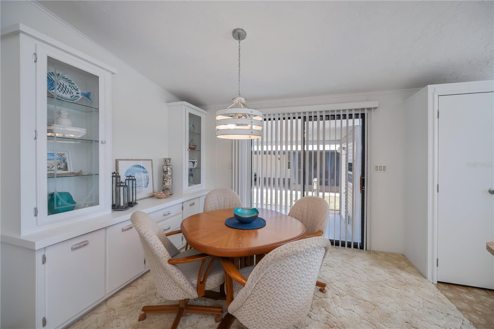 Image 19 of 69 For 749 Watersedge Street