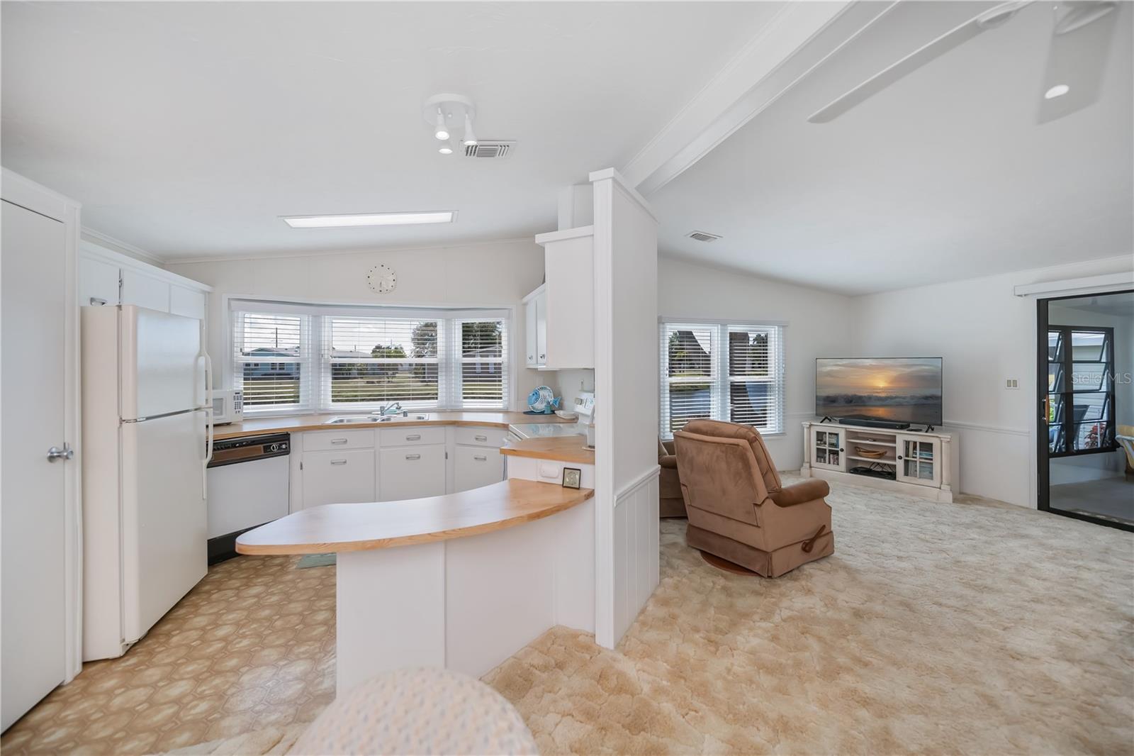 Image 21 of 69 For 749 Watersedge Street