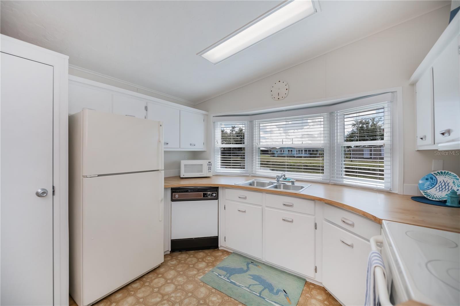 Image 23 of 69 For 749 Watersedge Street