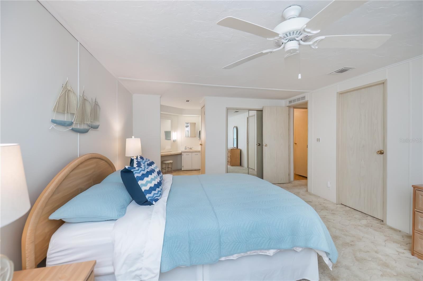 Image 29 of 69 For 749 Watersedge Street