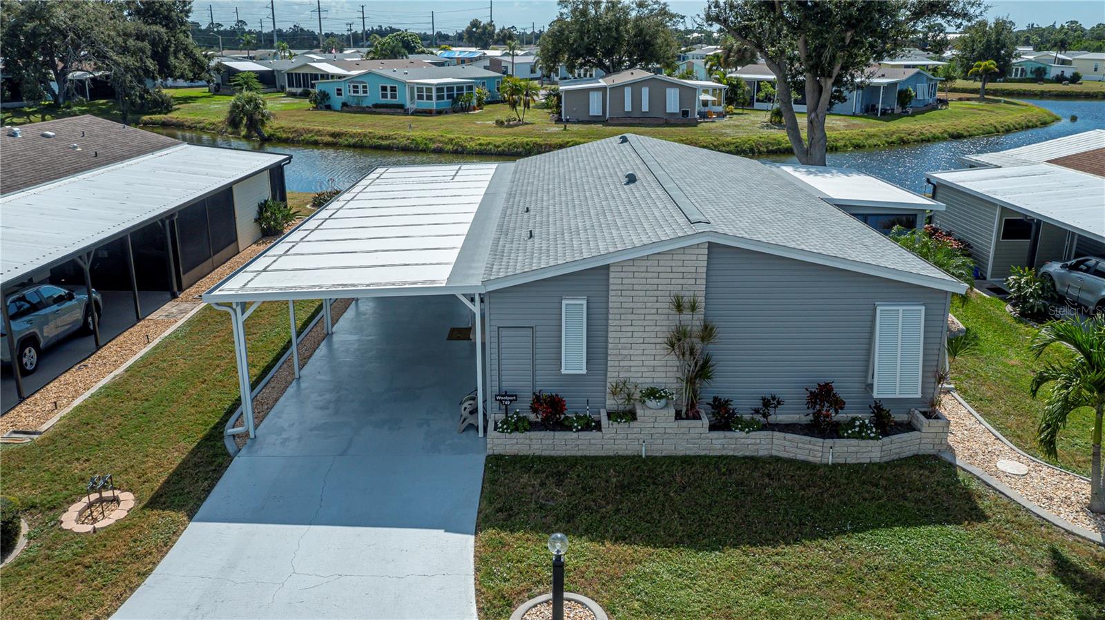 Image 3 of 69 For 749 Watersedge Street