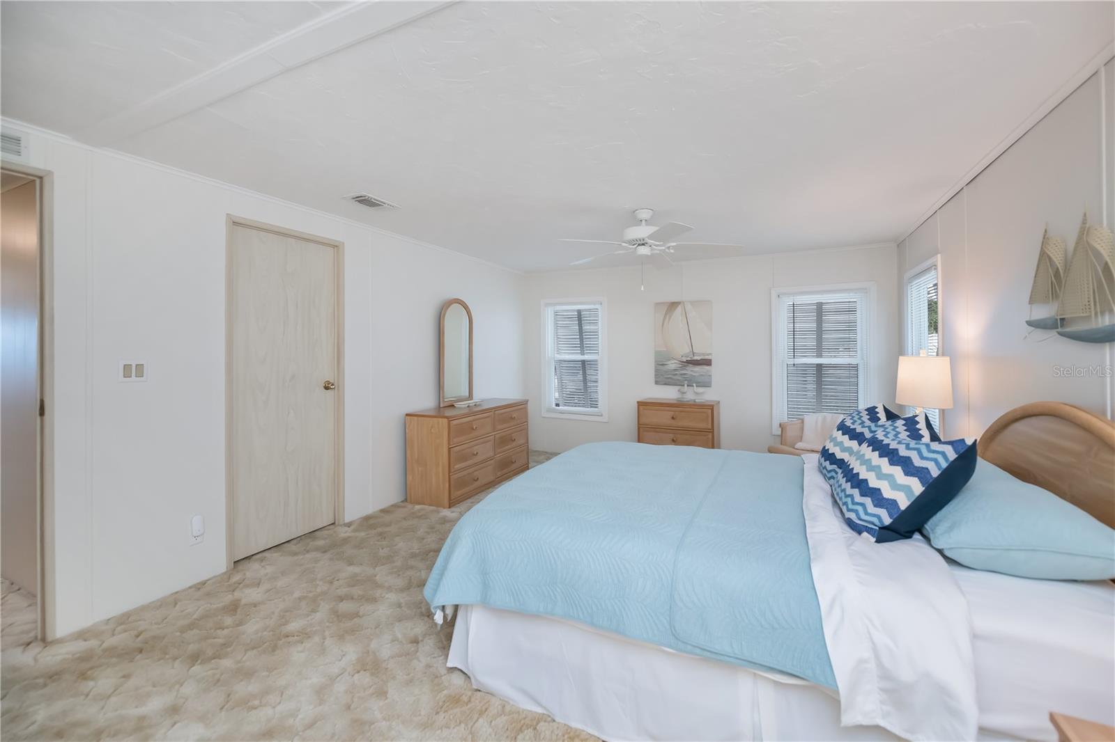 Image 31 of 69 For 749 Watersedge Street