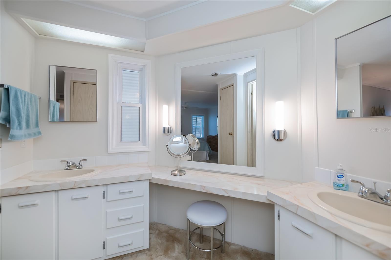 Image 33 of 69 For 749 Watersedge Street