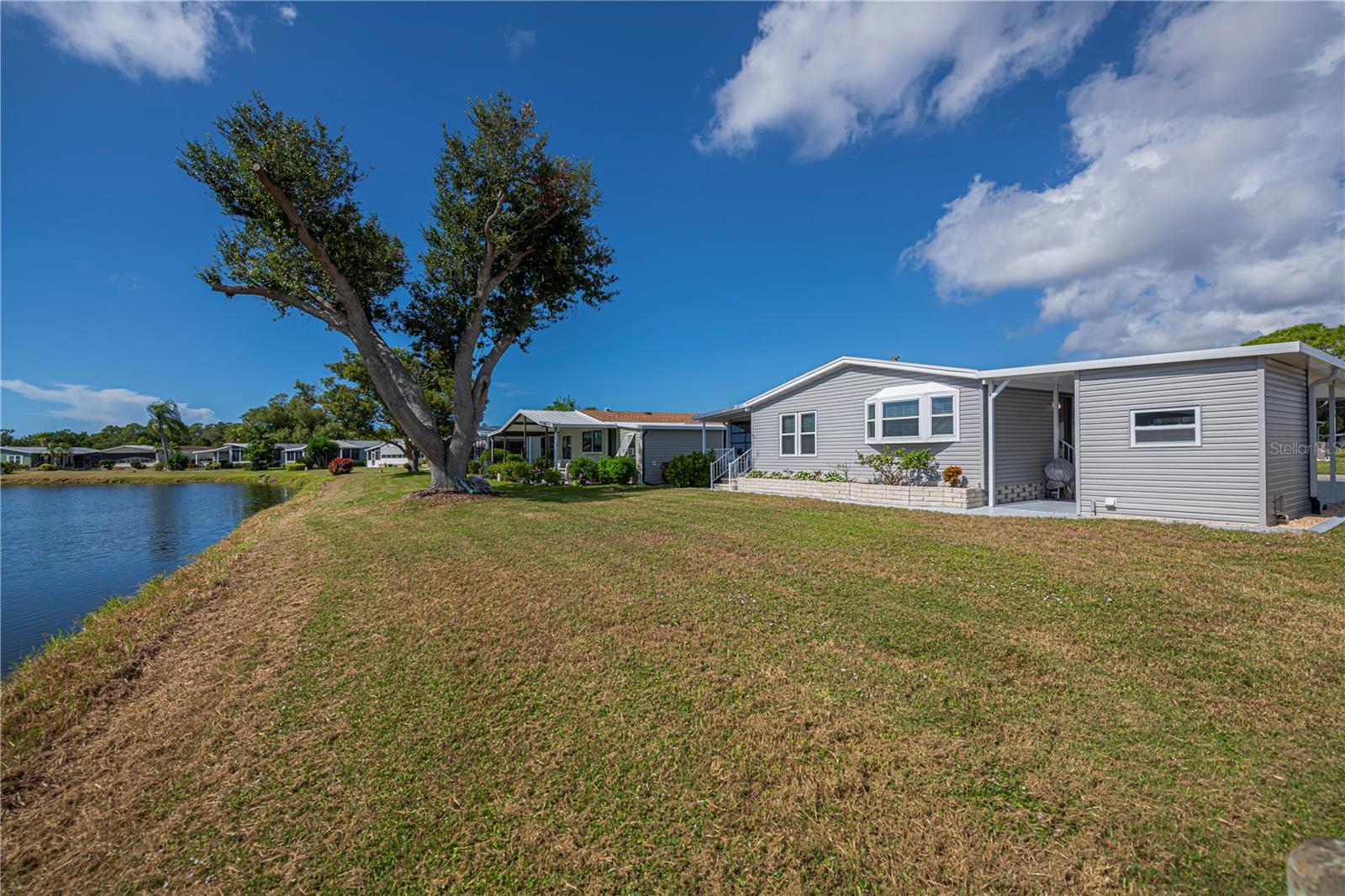 Image 5 of 69 For 749 Watersedge Street