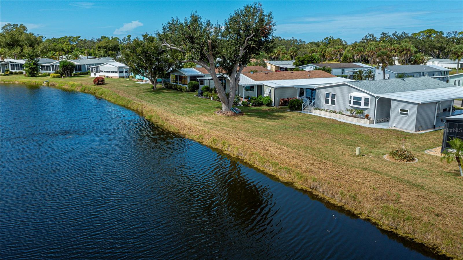 Image 6 of 69 For 749 Watersedge Street