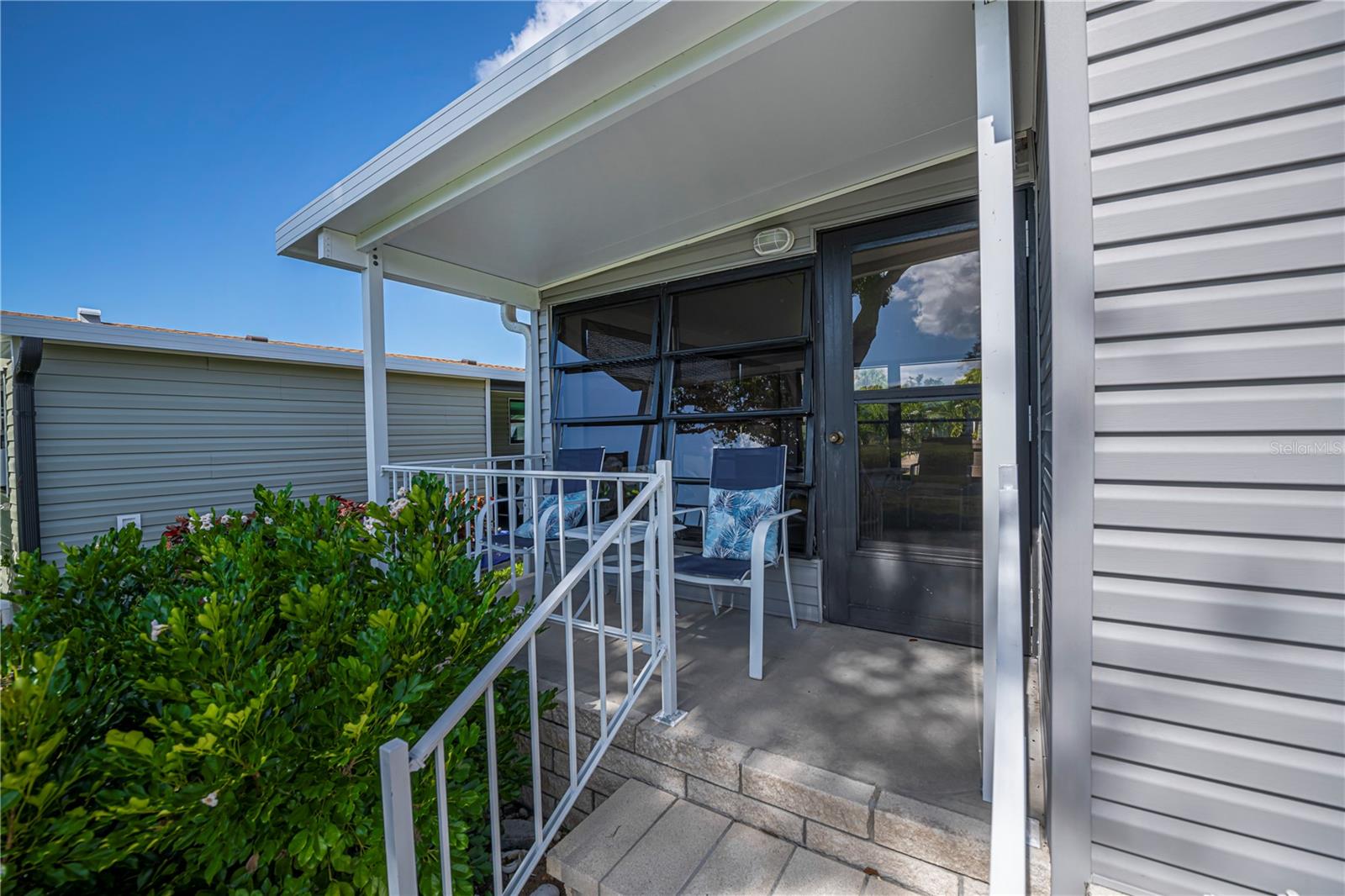 Image 7 of 69 For 749 Watersedge Street