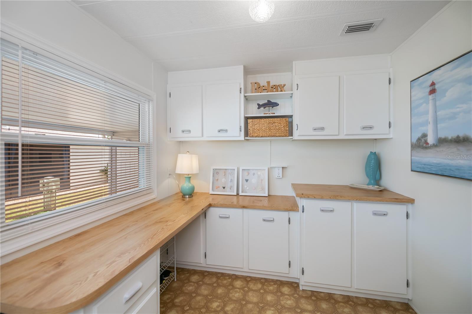 Image 9 of 69 For 749 Watersedge Street