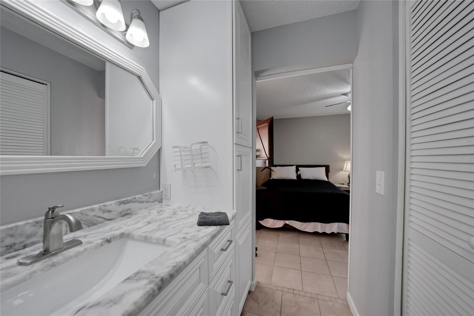 Image 21 of 35 For 215 Persimmon Street 52