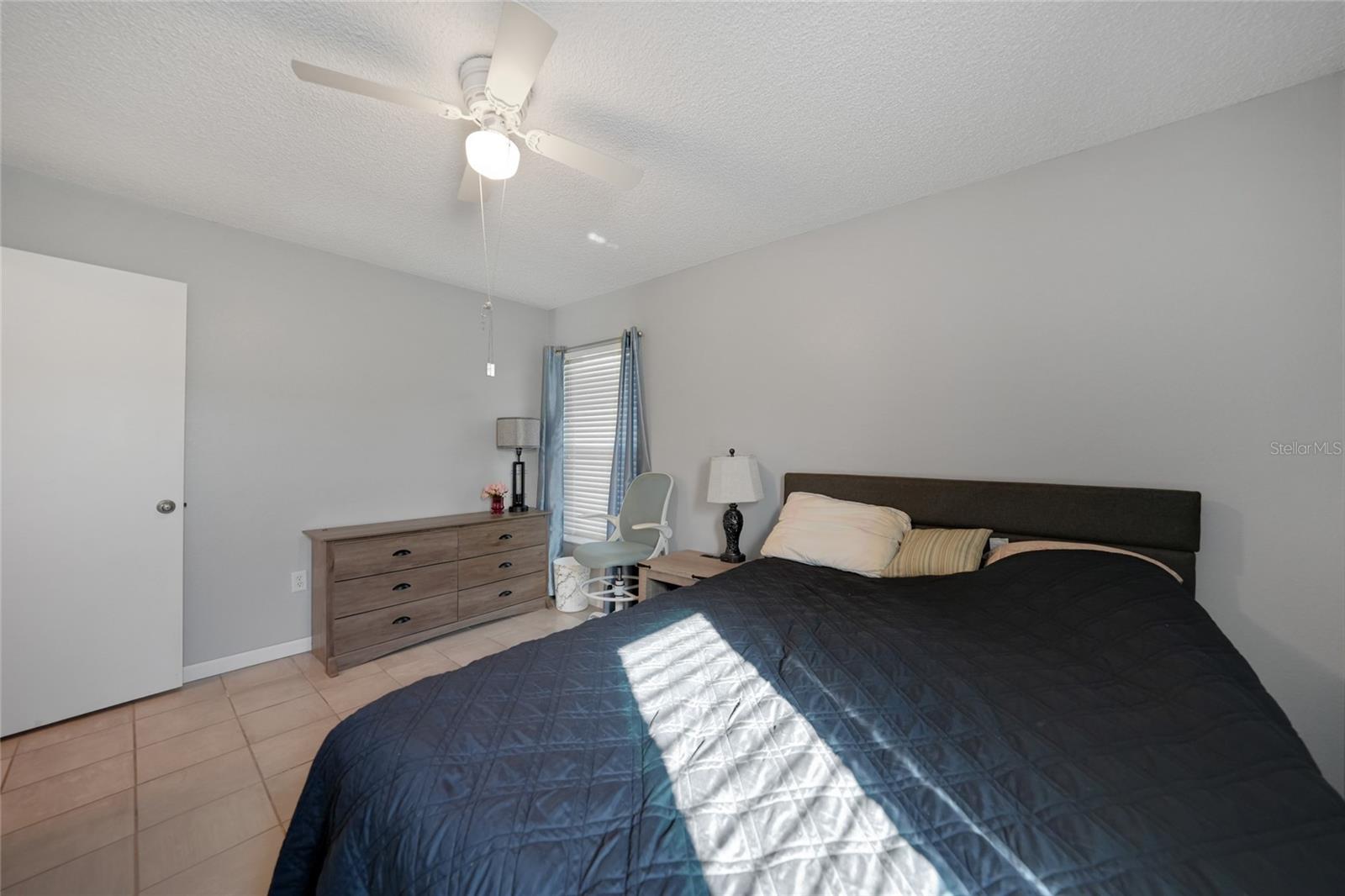 Image 23 of 35 For 215 Persimmon Street 52