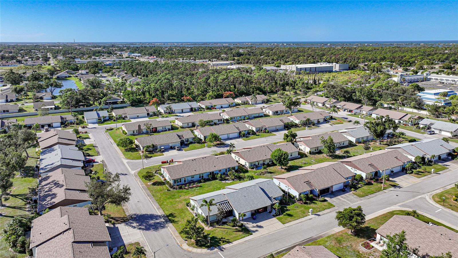 Image 29 of 35 For 215 Persimmon Street 52