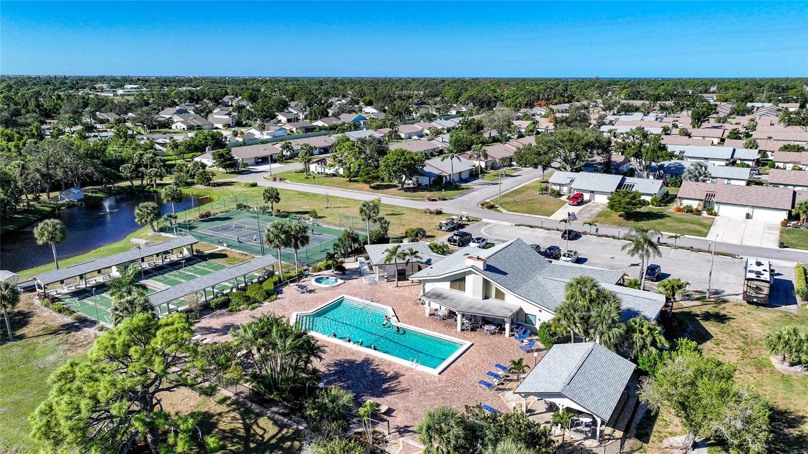 Image 4 of 35 For 215 Persimmon Street 52