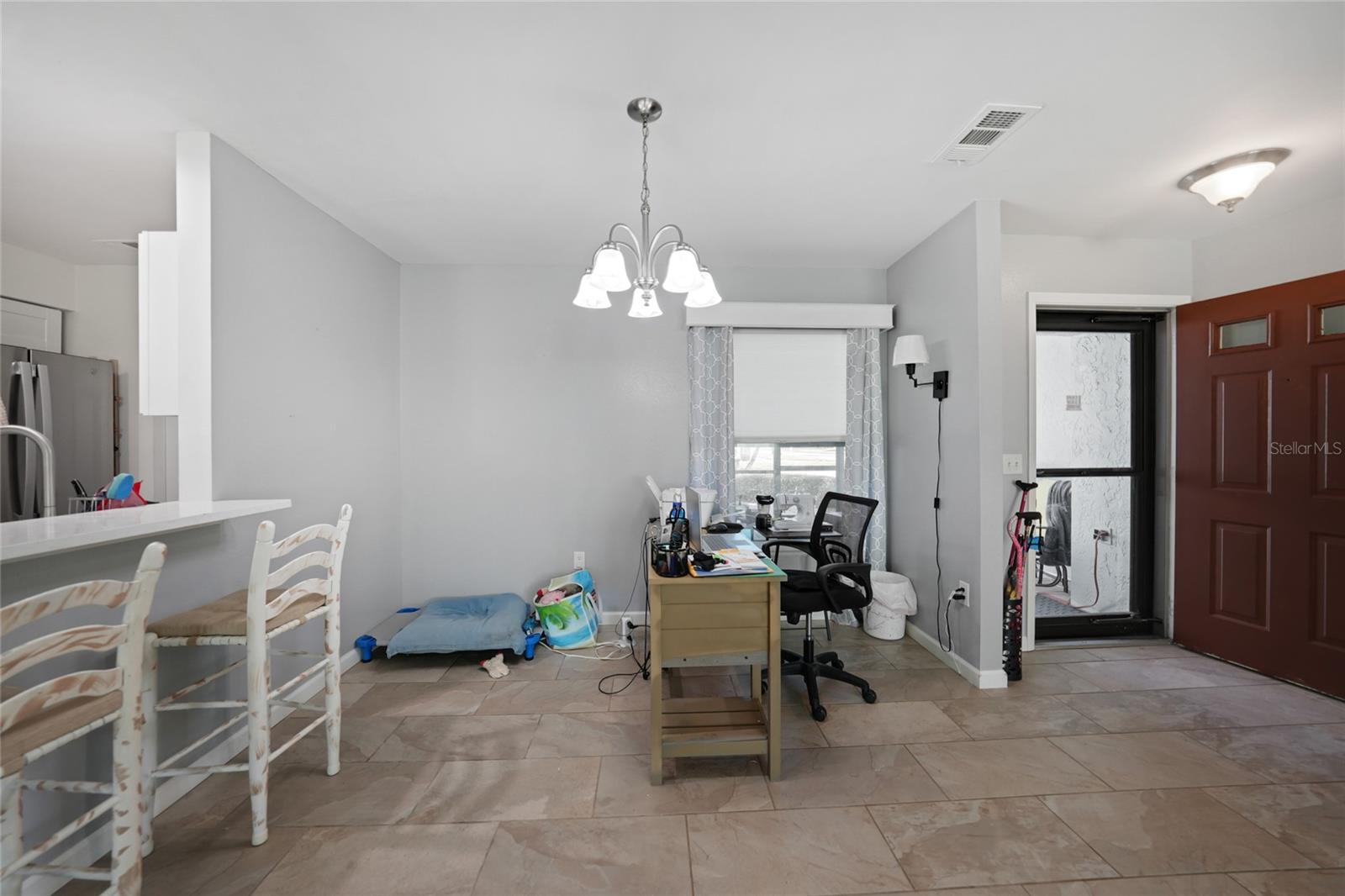 Image 6 of 35 For 215 Persimmon Street 52