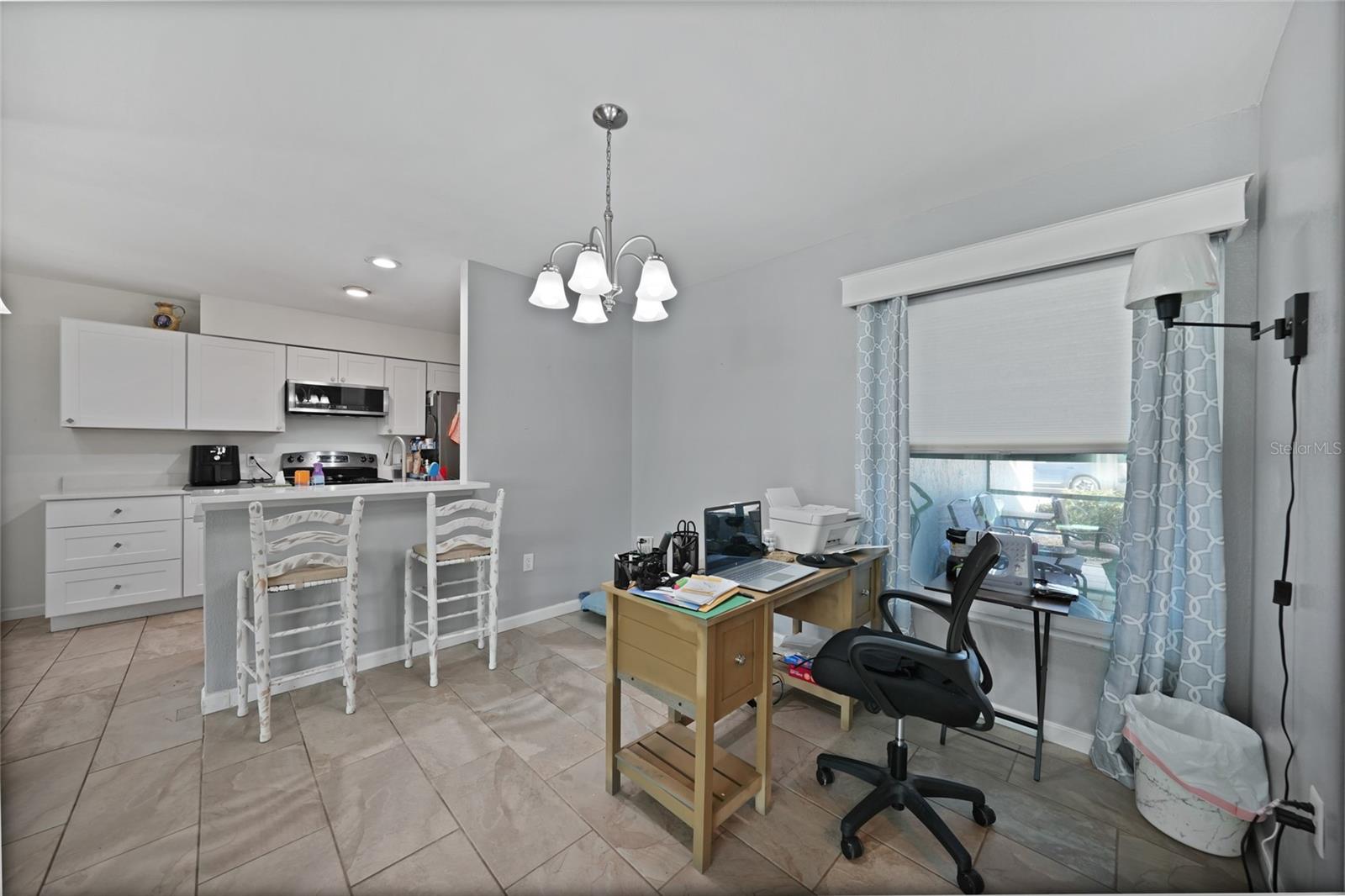 Image 7 of 35 For 215 Persimmon Street 52