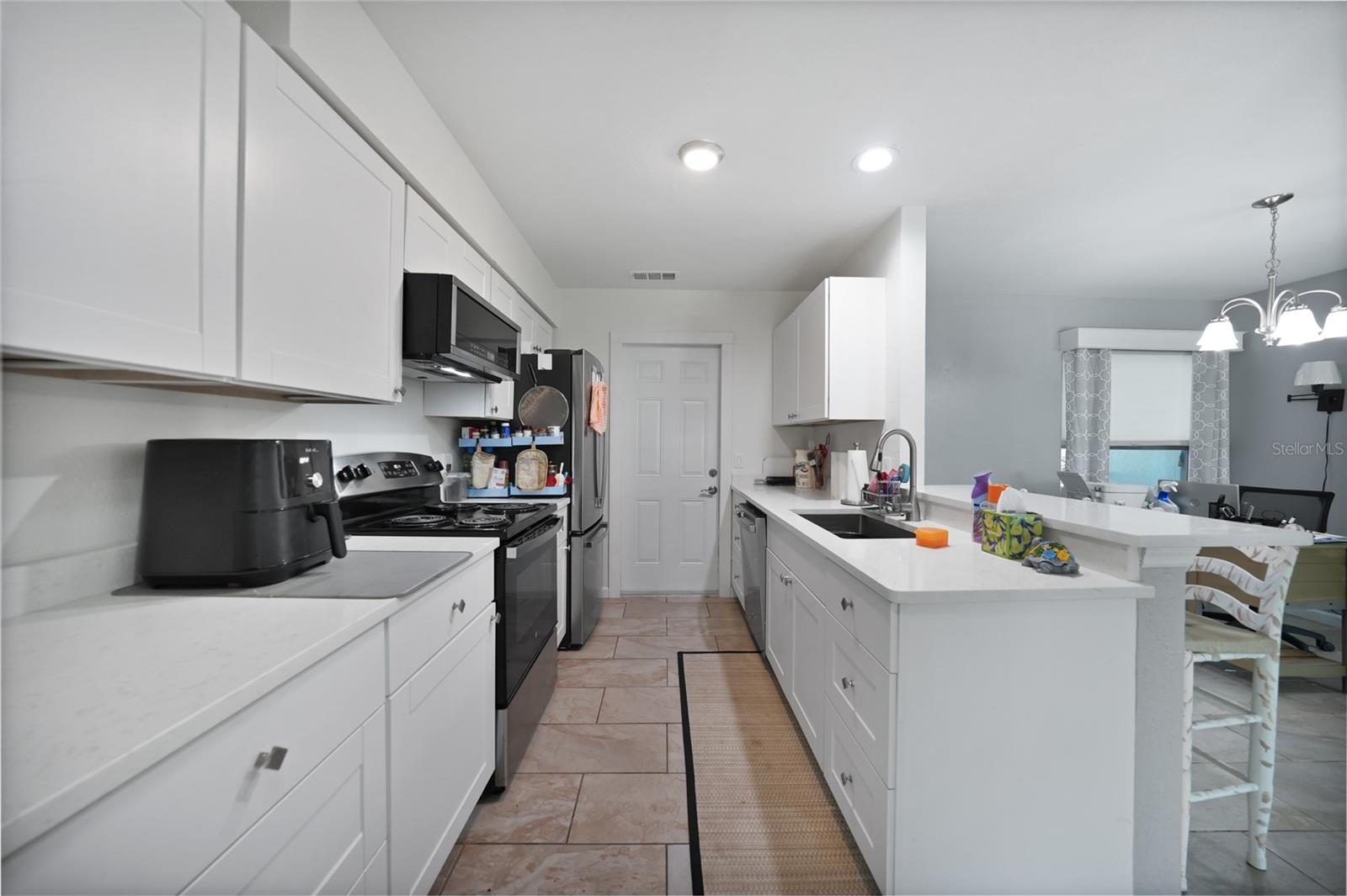 Image 9 of 35 For 215 Persimmon Street 52