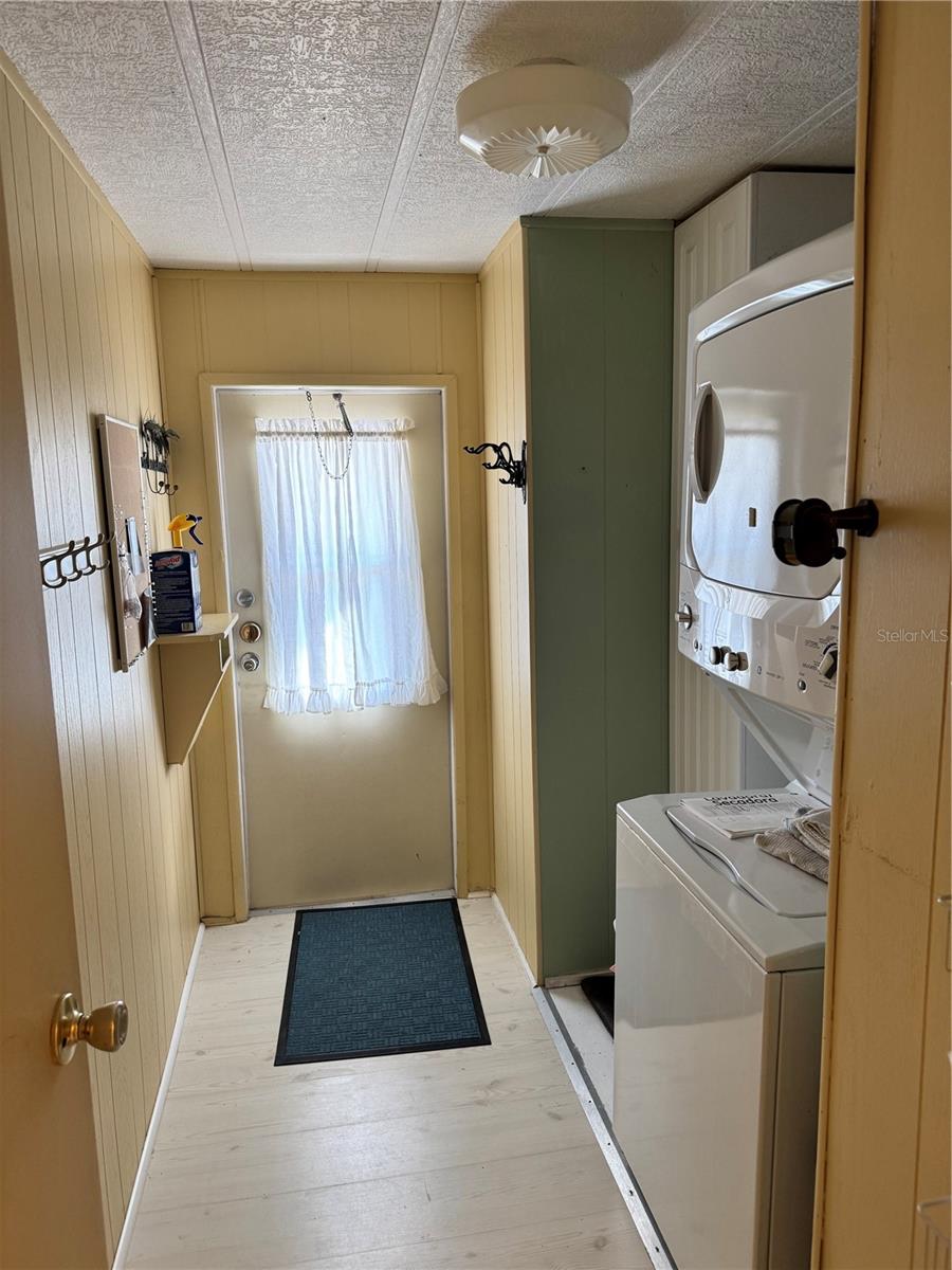 Image 17 of 46 For 1891 Englewood Road 45