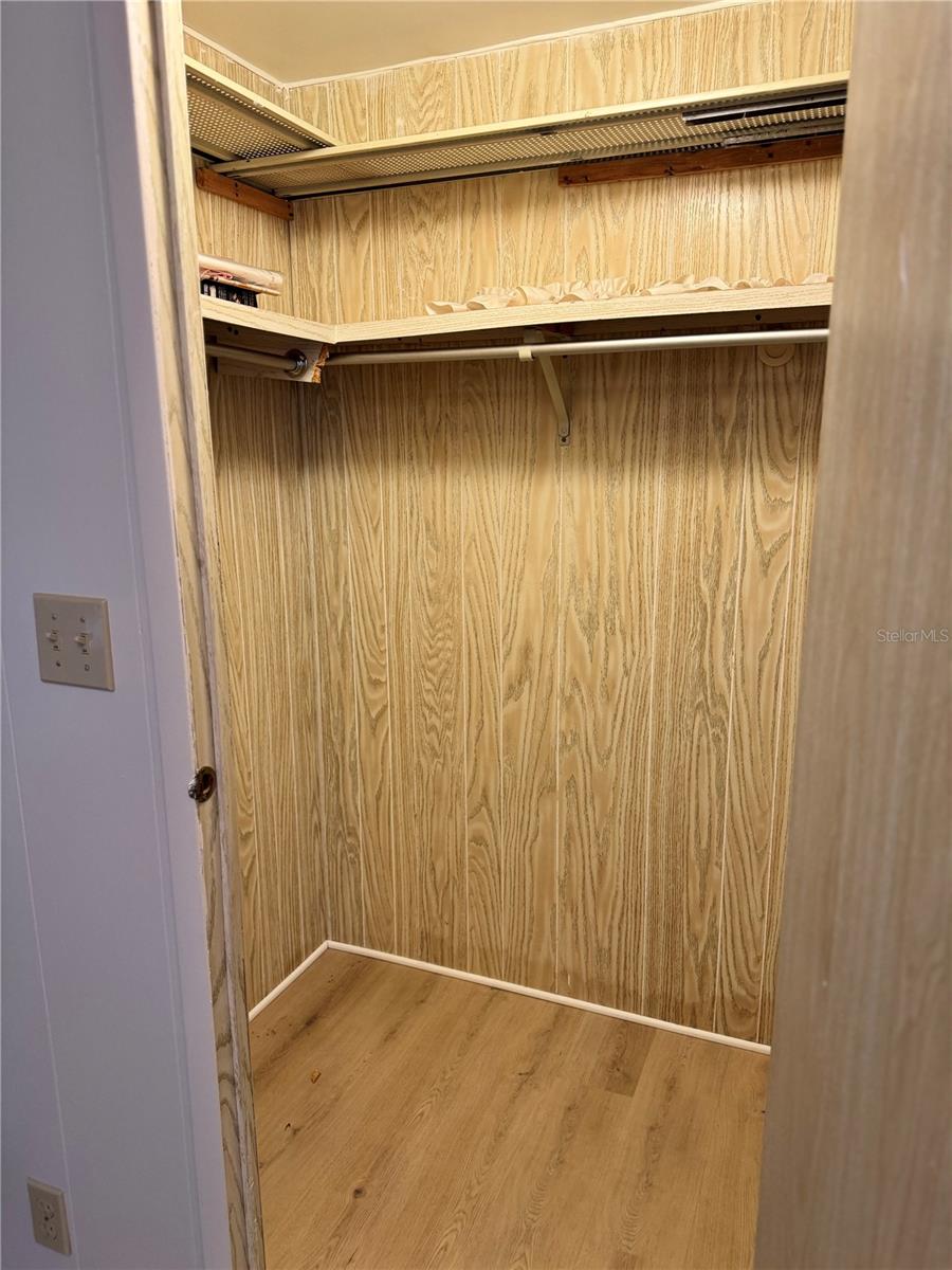 Image 24 of 46 For 1891 Englewood Road 45