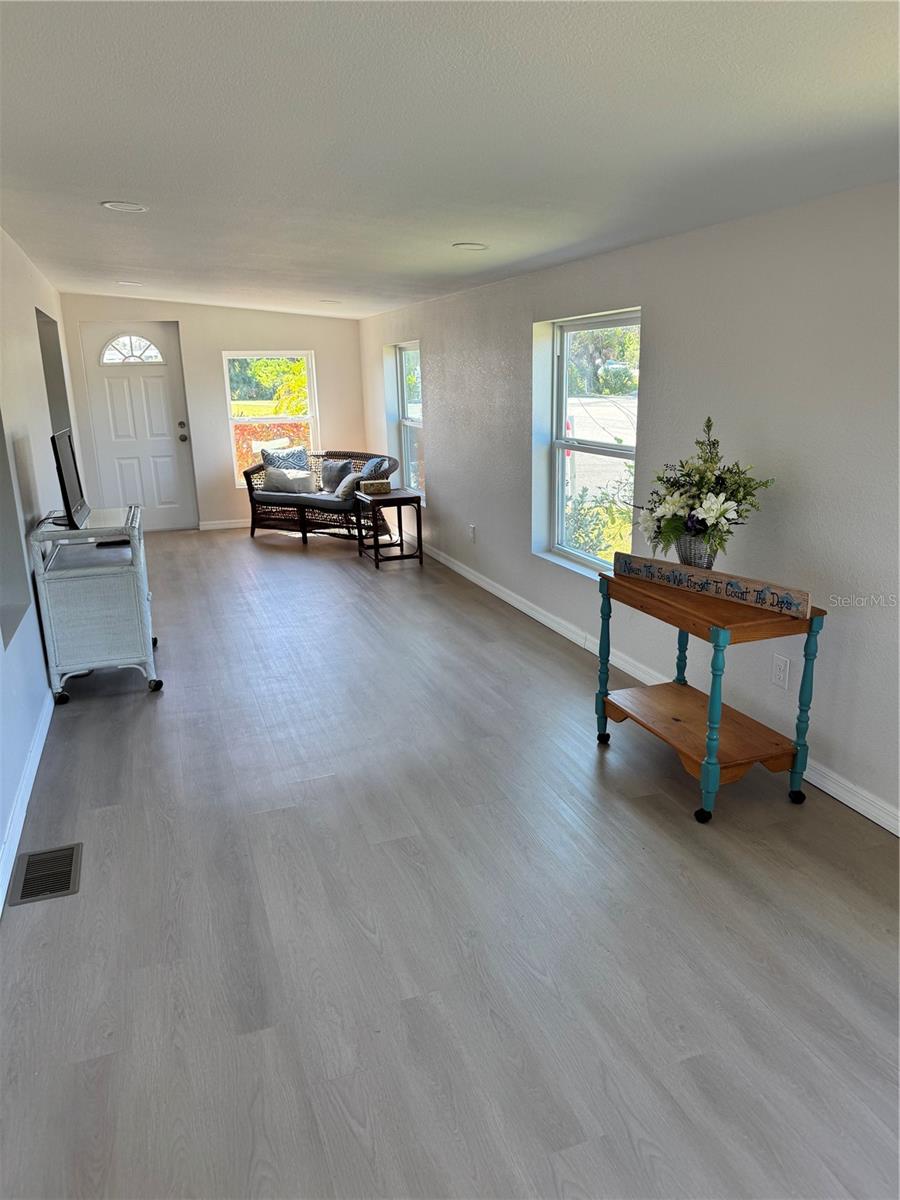 Image 28 of 46 For 1891 Englewood Road 45