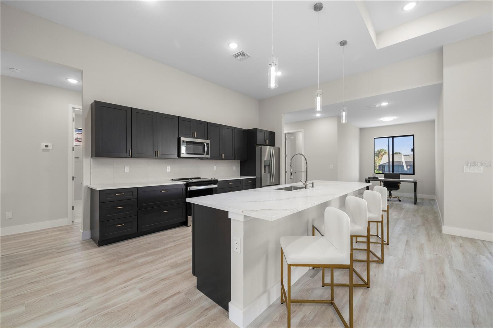 Image 15 of 76 For 198 Gulfview Road