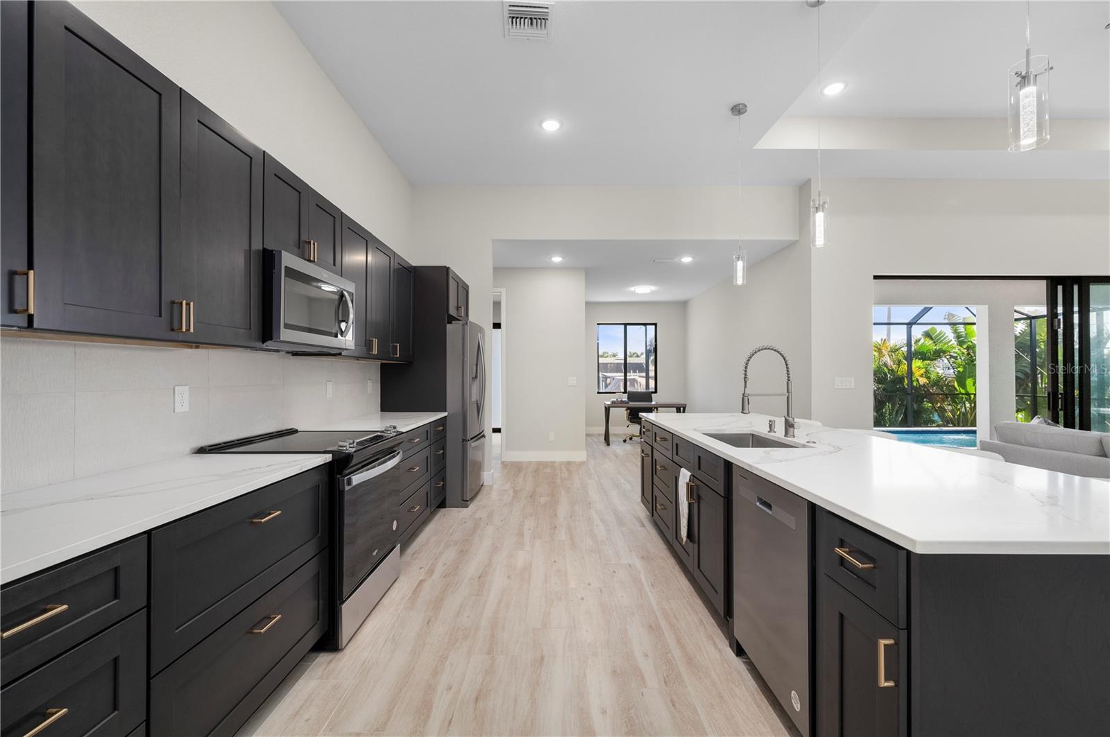 Image 16 of 76 For 198 Gulfview Road