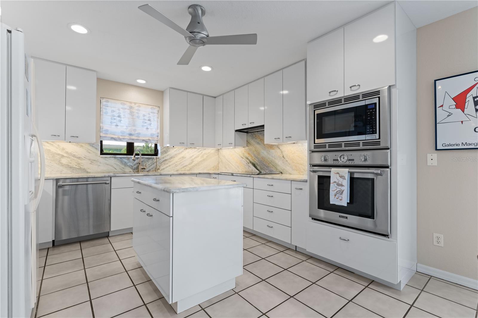 Image 7 of 79 For 2434 Flora Lane