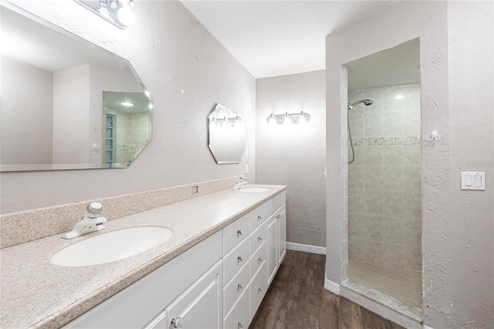 Image 25 of 51 For 5301 Sabal Palm Lane